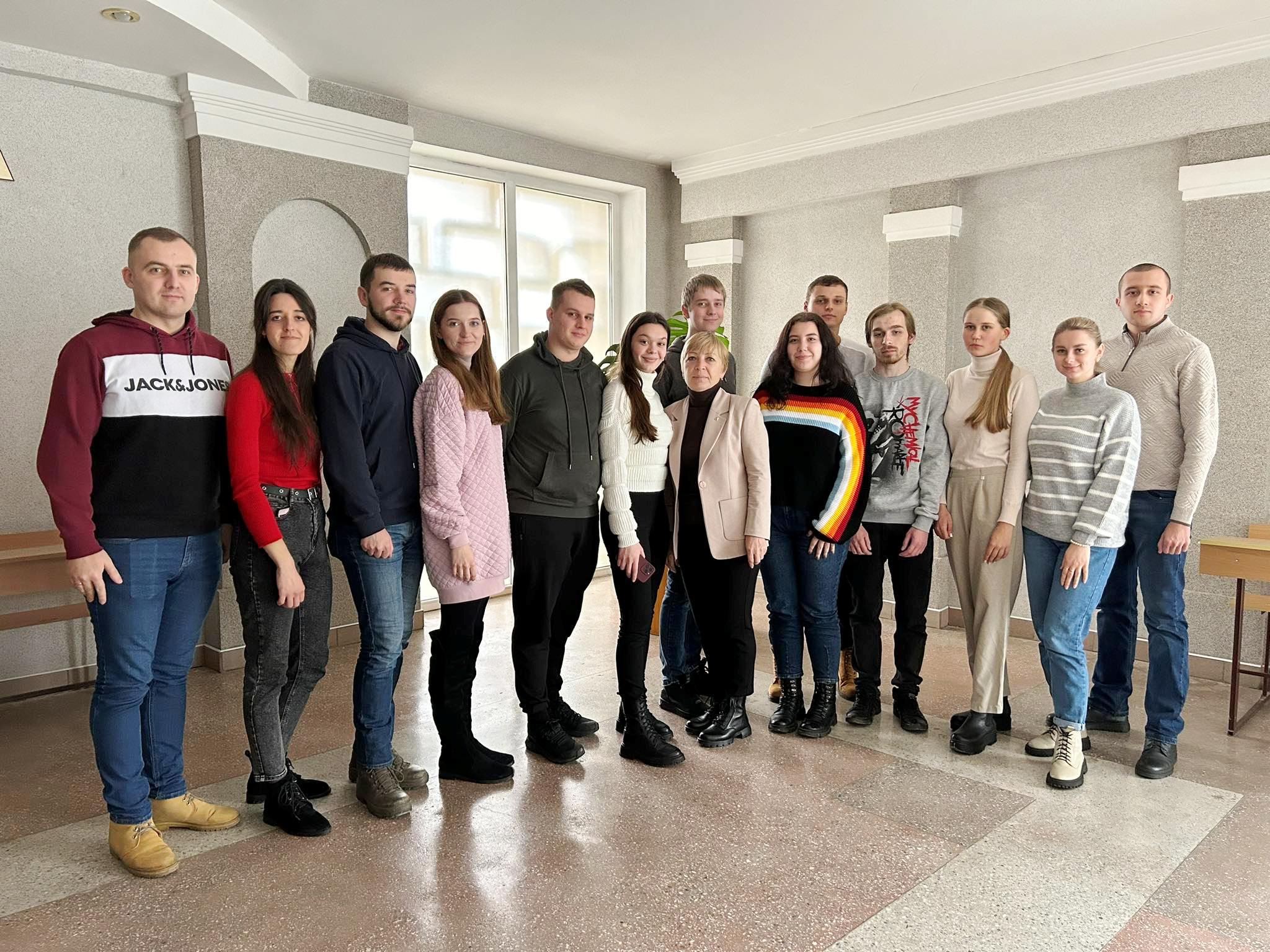 Учасники політичних дебатів історичного факультету на чолі з Галиною Петришин
